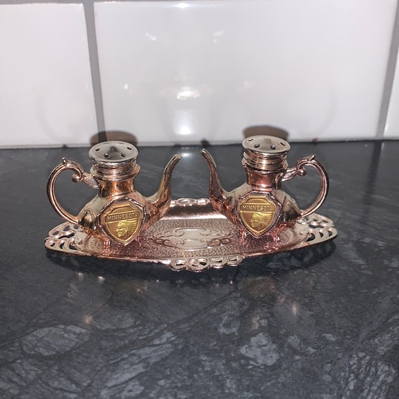 Vintage miniature, Minnesota salt and pepper, tea, pot, and tray - Picture 1 of 5